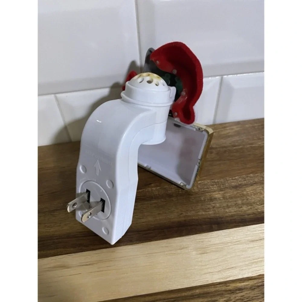 Bath & Body Works Holiday Christmas Snowman Wallflower Scent Plug In Night Light